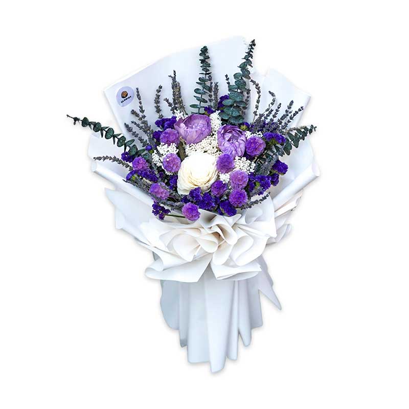 Imaginative Eternal: An exquisitely arranged bouquet showcasing the timeless beauty of dried flowers, captivating hearts with its enchanting allure. Elevate any space with its artful charm, inviting you to embrace the wonder of nature's creativity.