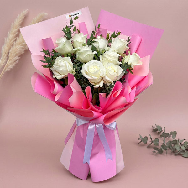 Brighten any moment with the Jaunty Flora Bouquet: 10 white China roses & eucalyptus parvi wrapped in two‑toned pink. Same‑day Metro Manila delivery.